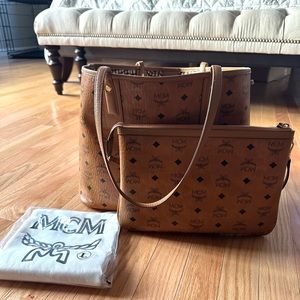 MCM MEDIUM LIZ REVERSIBLE SHOPPER in COGNAC BROWN